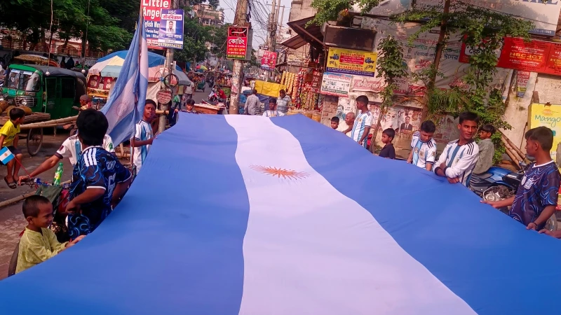 মুগদা-মান্ডা ও মানিকনগরে আর্জেন্টিনা সমর্থকদের উন্মাদনা, উন্মোচন হলো ১০০ ফুট দীর্ঘ পতাকা